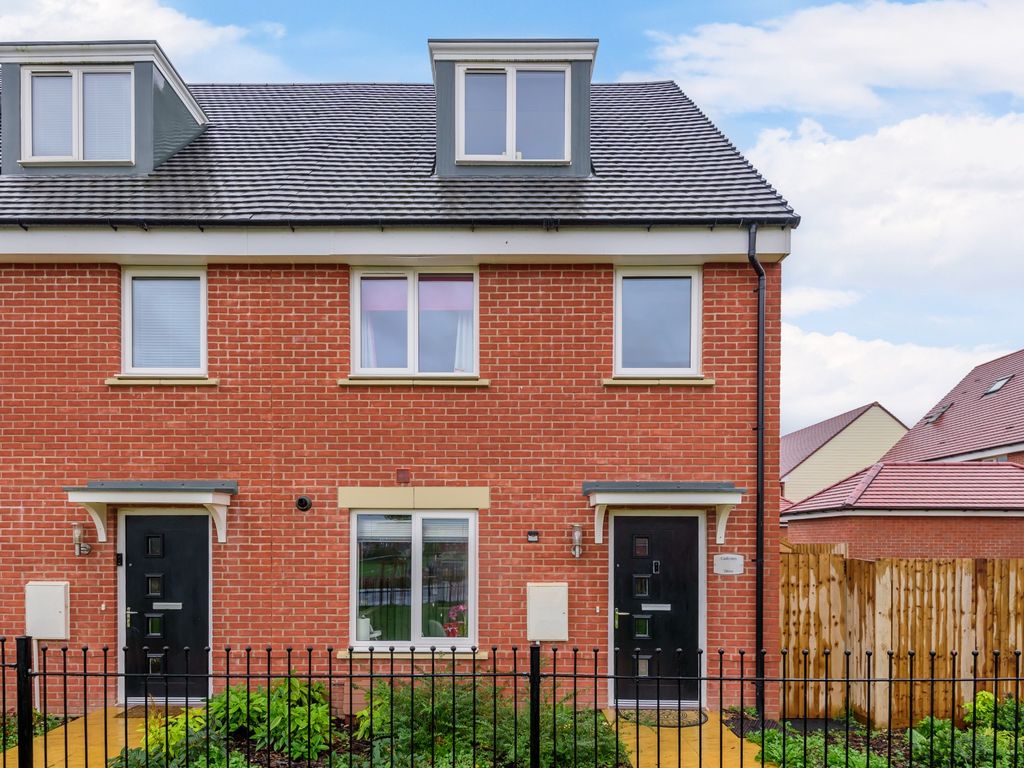 3 bed end terrace house for sale in Cashmere Drive, Andover SP11 Zoopla
