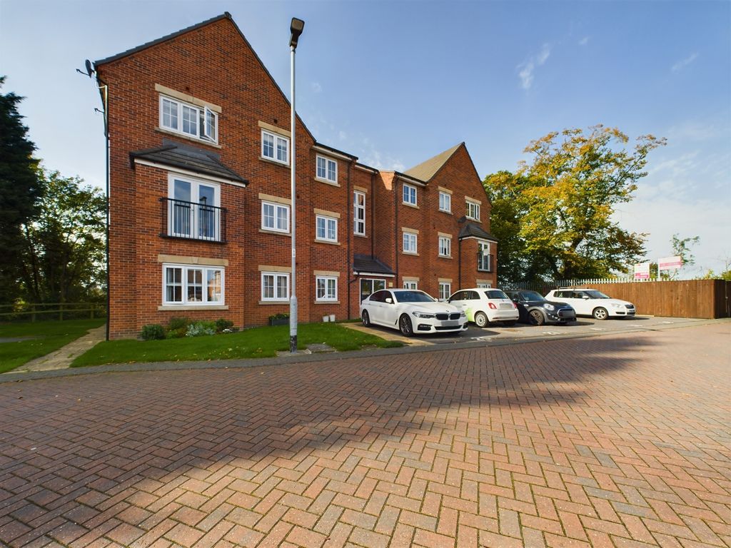 2 bed flat to rent in Malthouse Mews, Pontefract WF8, £700 pcm Zoopla