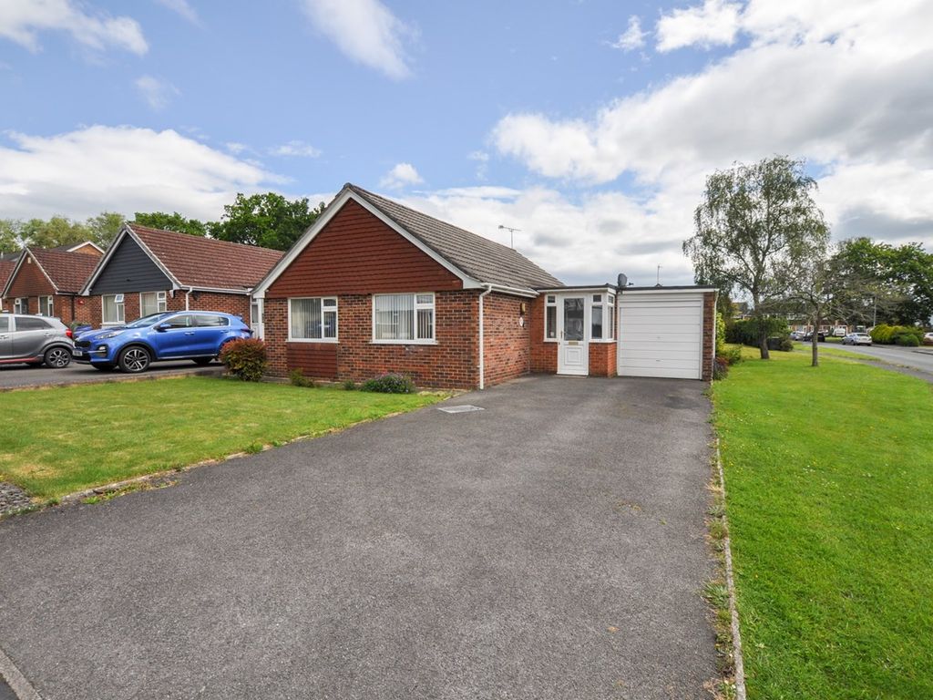 2 bed detached bungalow for sale in Cutlers Place, Wimborne BH21, £