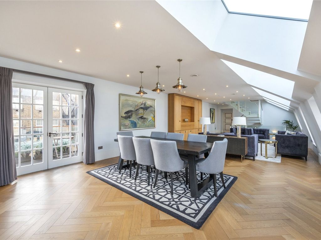 Bedford Street, London WC2E  