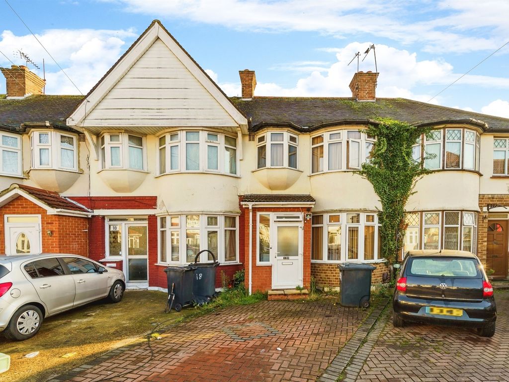 4 bed terraced house for sale in Laburnum Grove, Southall UB1, £600,000