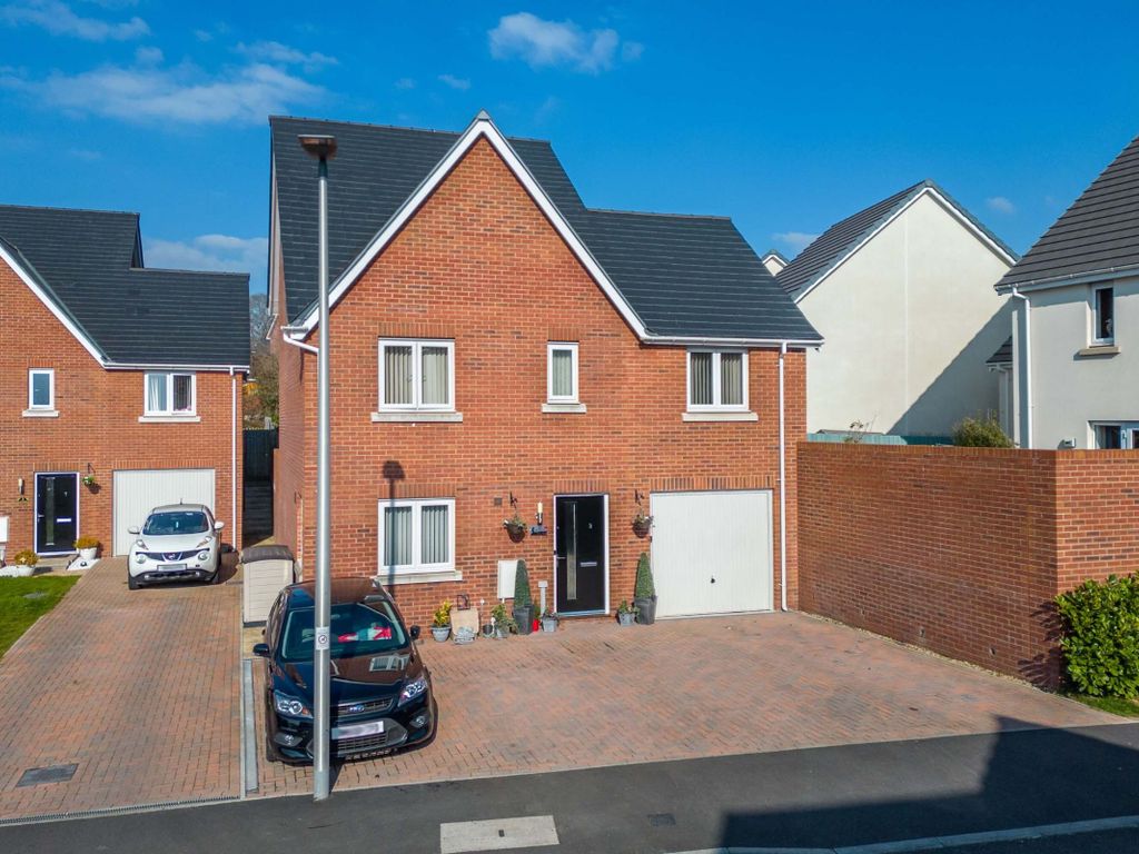 4 bed detached house for sale in Penns Way, Kingsteignton, Newton Abbot