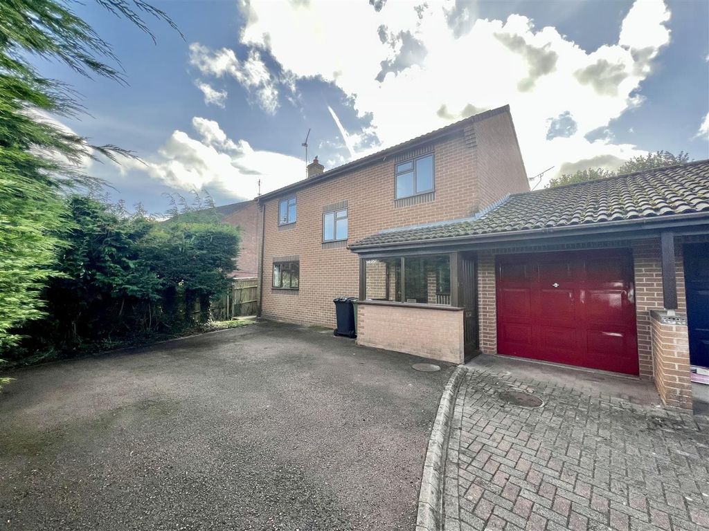 3 bed linkdetached house for sale in Roman Way, Coleford GL16, £