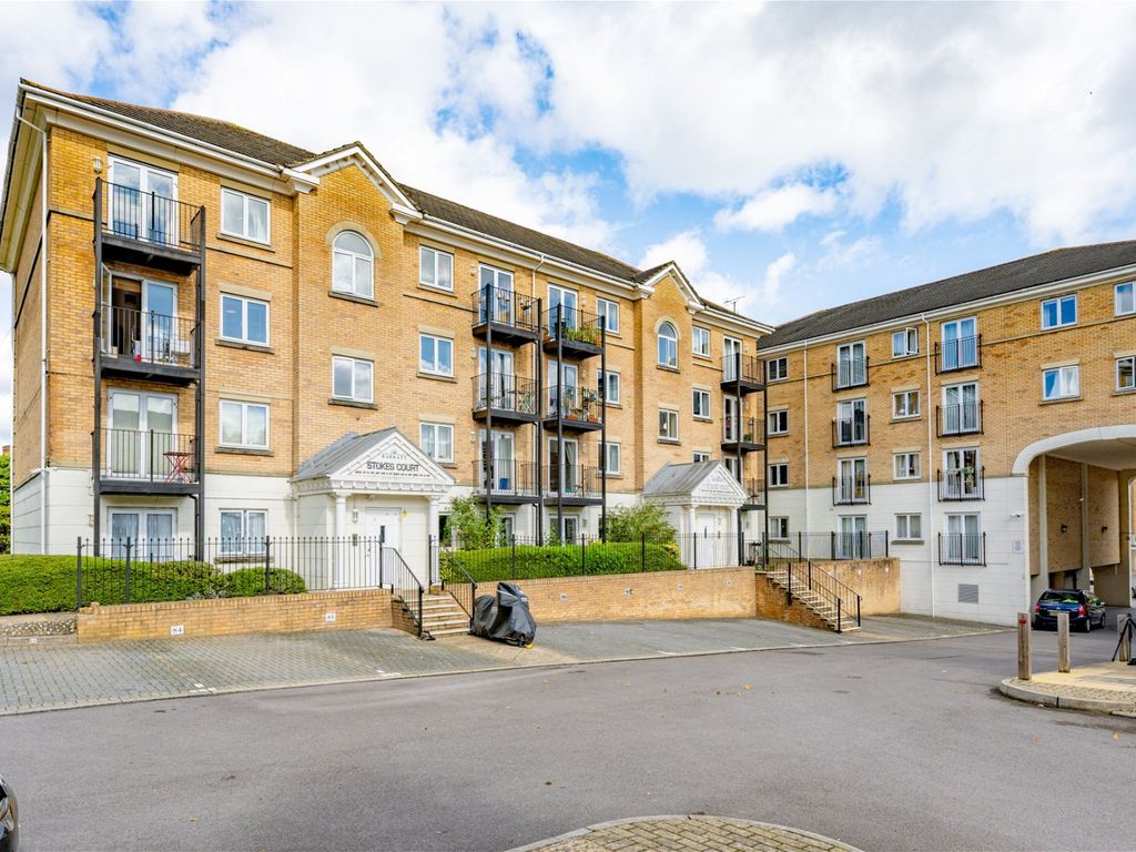 2 bed flat for sale in Stokes Court, The Dell, Southampton SO15, £