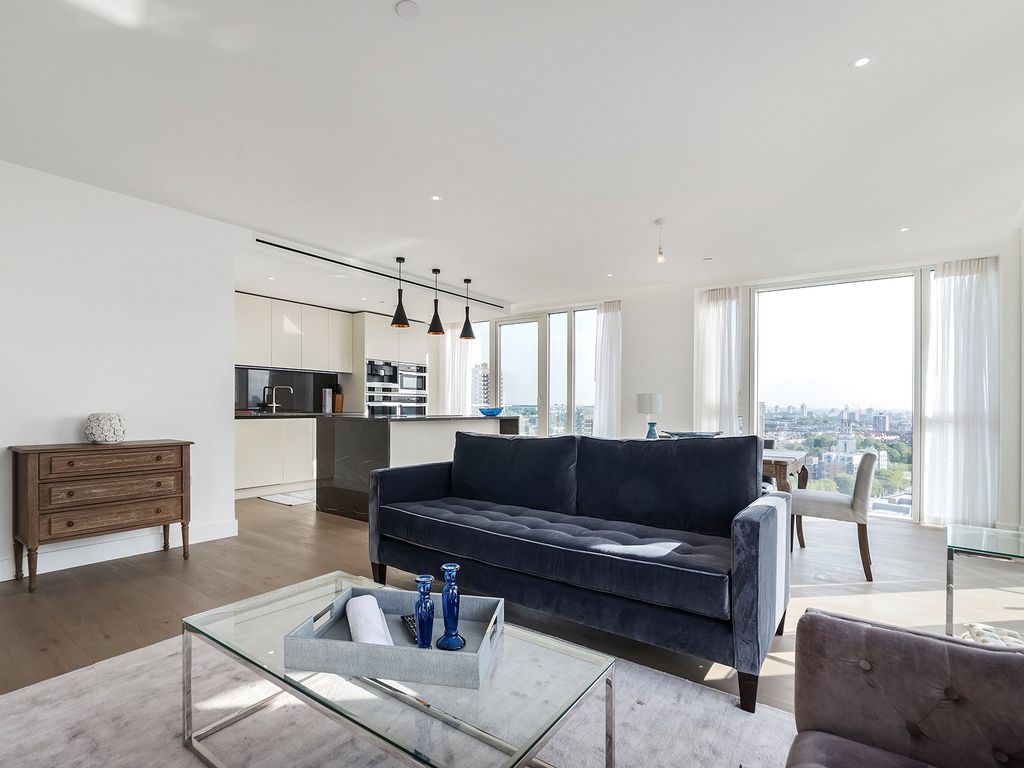 3 bed flat to rent in Admiralty House, 150 Vaughan Way E1W, £6,933 pcm