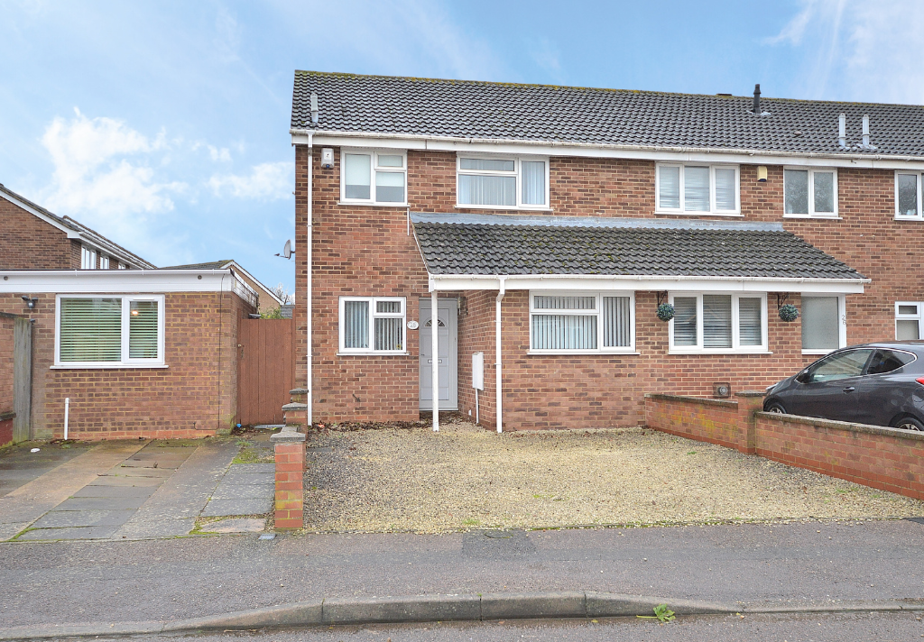 3 bed end terrace house for sale in Oleander Crescent, Cherry Lodge