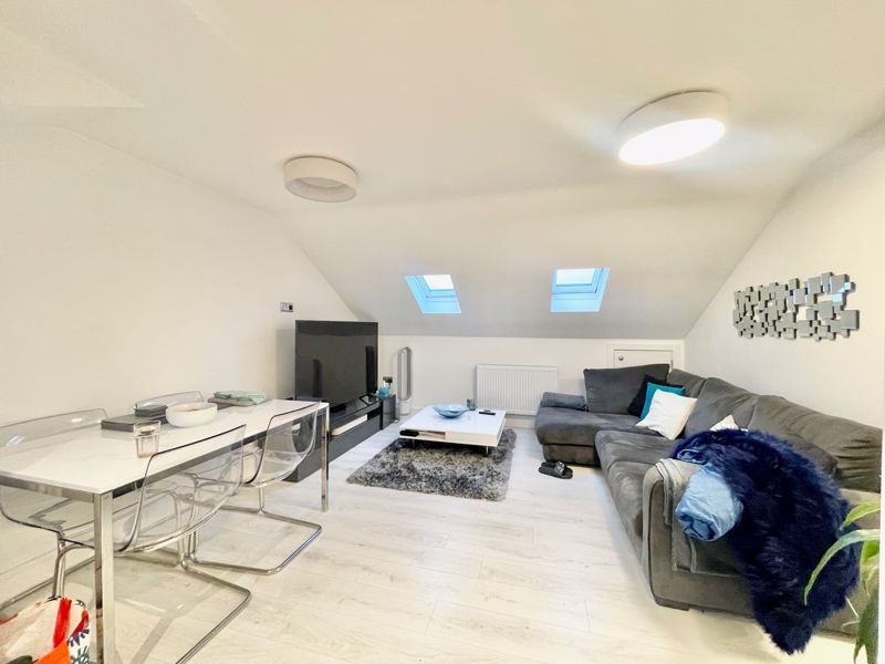 1 bed flat to rent in Lea Bridge Road, London E10, £1,500 pcm Zoopla