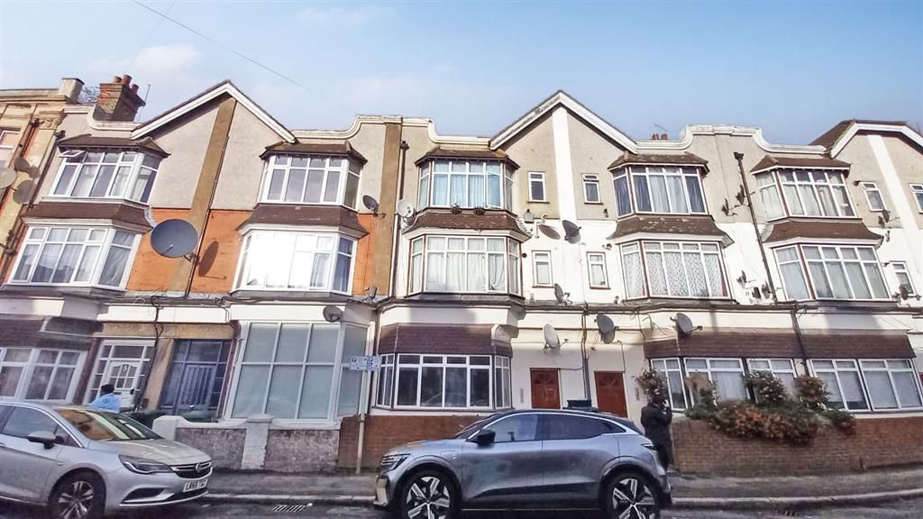 Block of flats for sale in Grenfell Road, Mitcham CR4, £4,000 Zoopla
