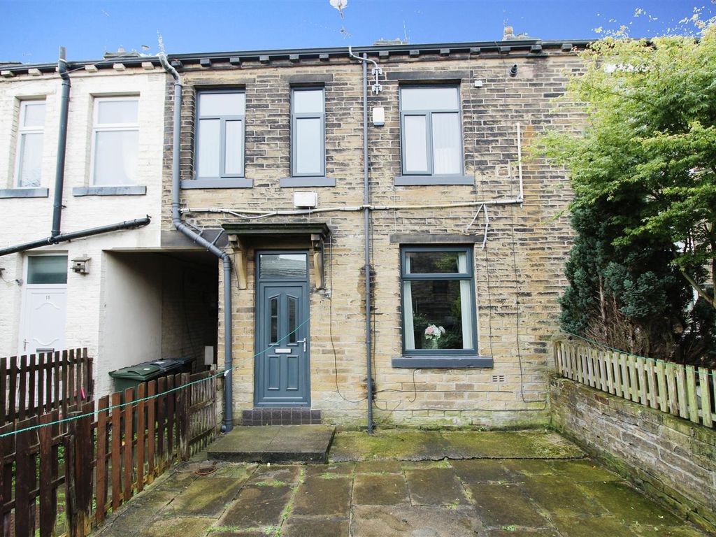 2 bed terraced house for sale in Esmond Street, Bradford BD7, £80,000
