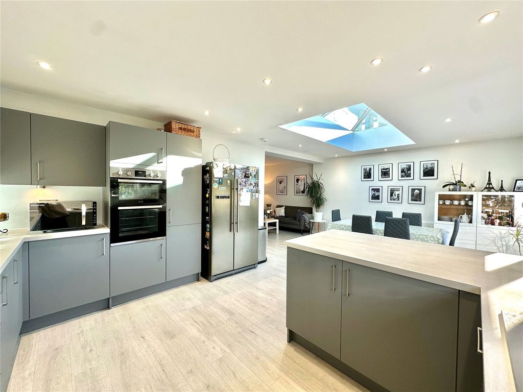 3 bed semidetached house for sale in Inverary Road, Wroughton, Swindon