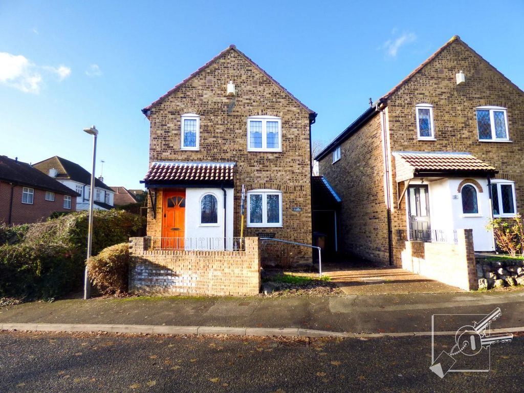 3 bed linkdetached house for sale in The Curlews, Gravesend DA12 Zoopla
