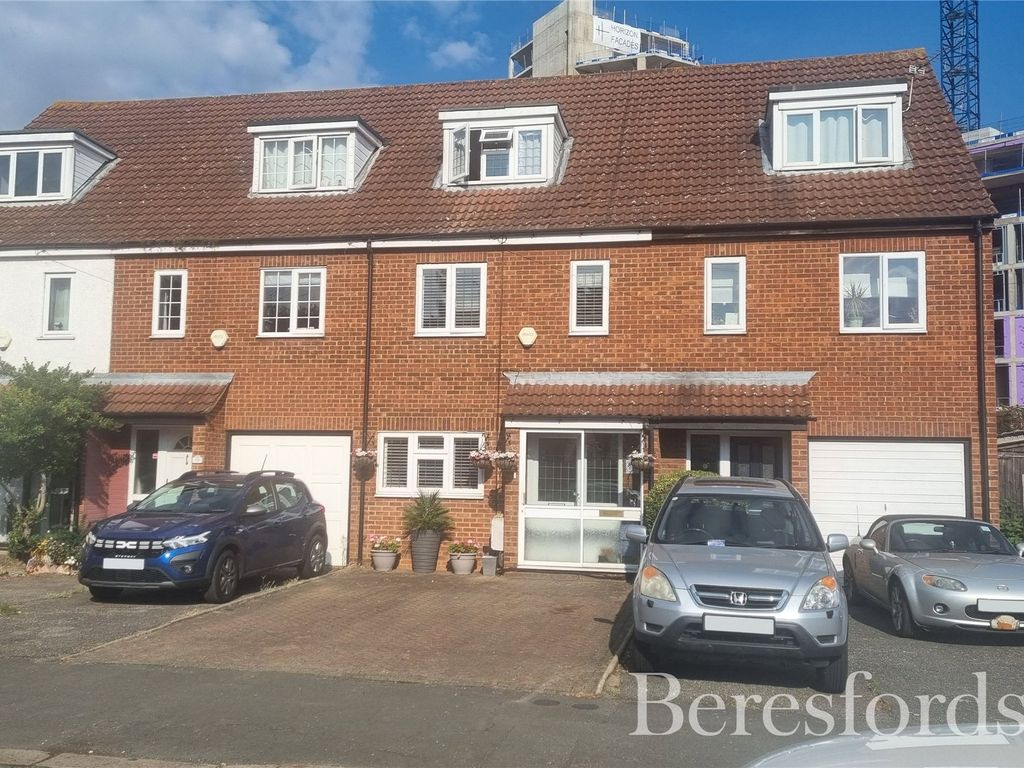 4 bed terraced house for sale in Linden Street, Central Romford RM7, £