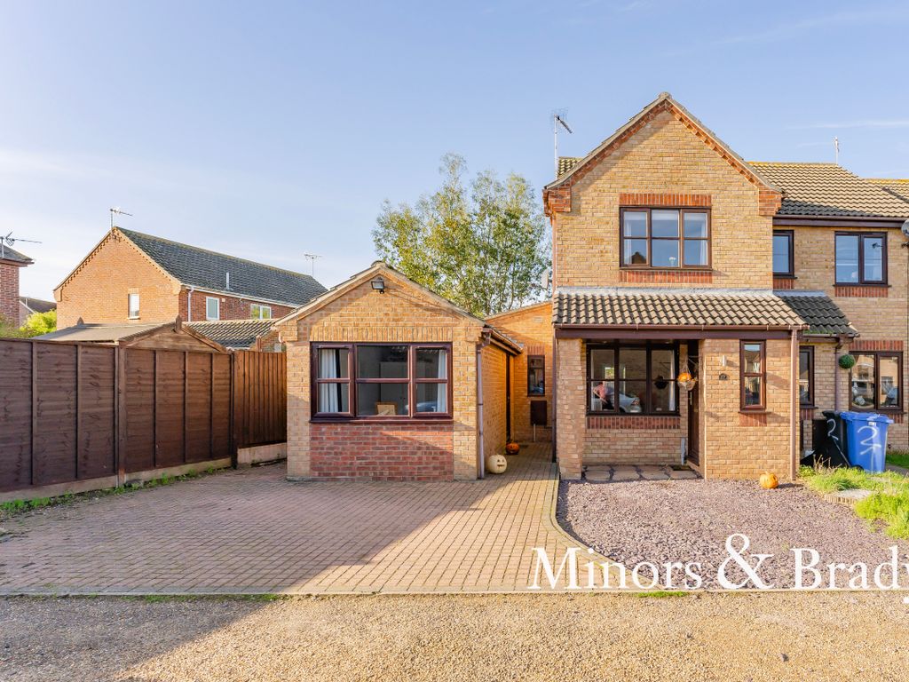 3 bed end terrace house for sale in Swift Close, Carlton Colville