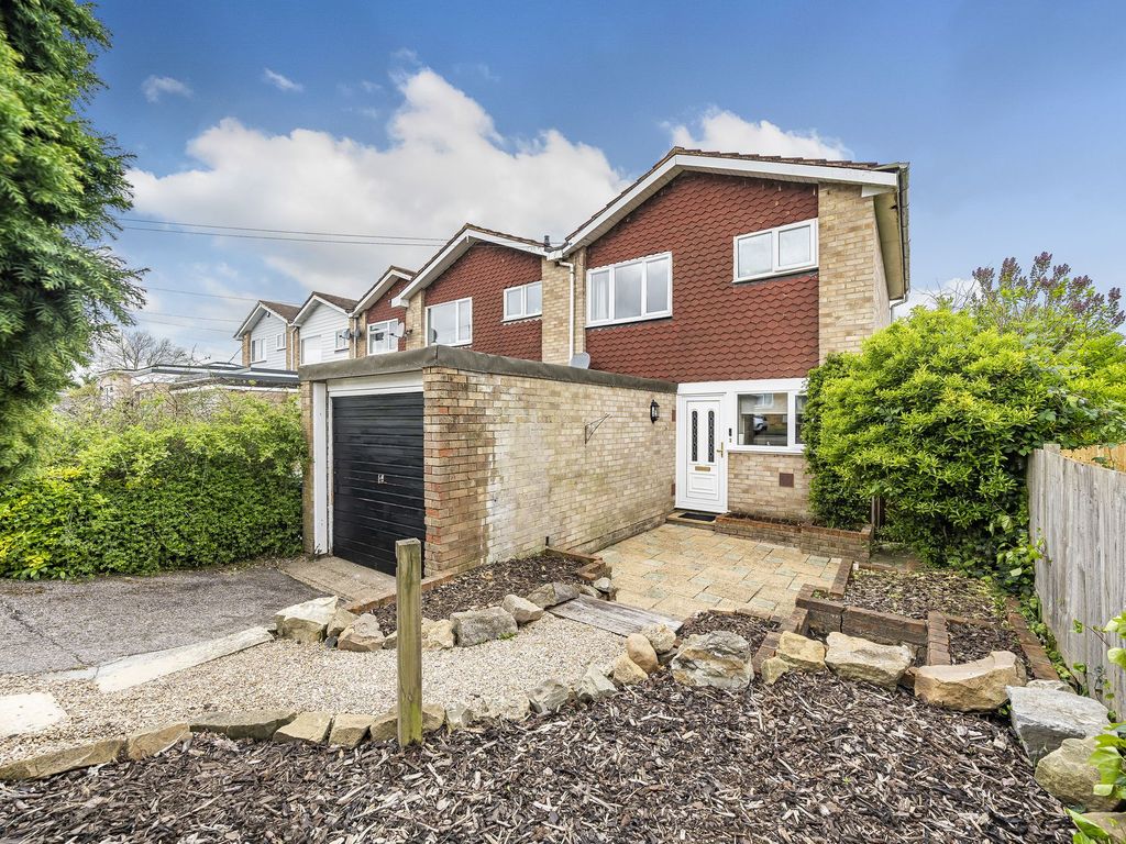 2 bed end terrace house for sale in Berkeley Close, Dunkirk ME13, £