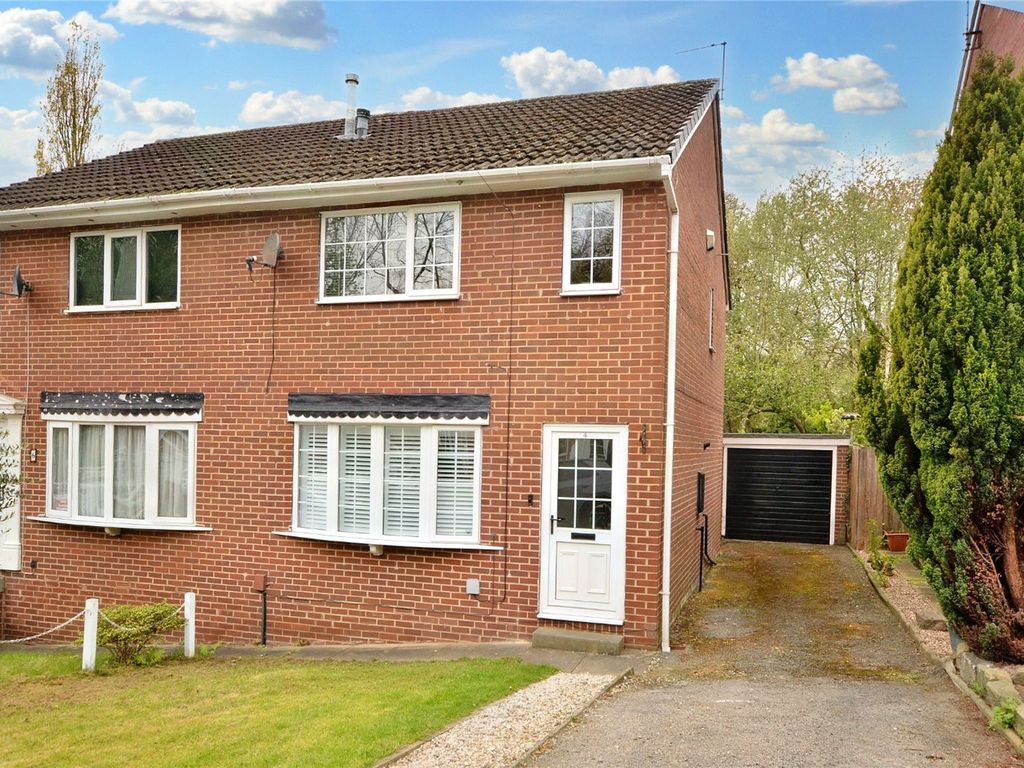 3 bed semidetached house for sale in Southolme Close, Kirkstall, Leeds