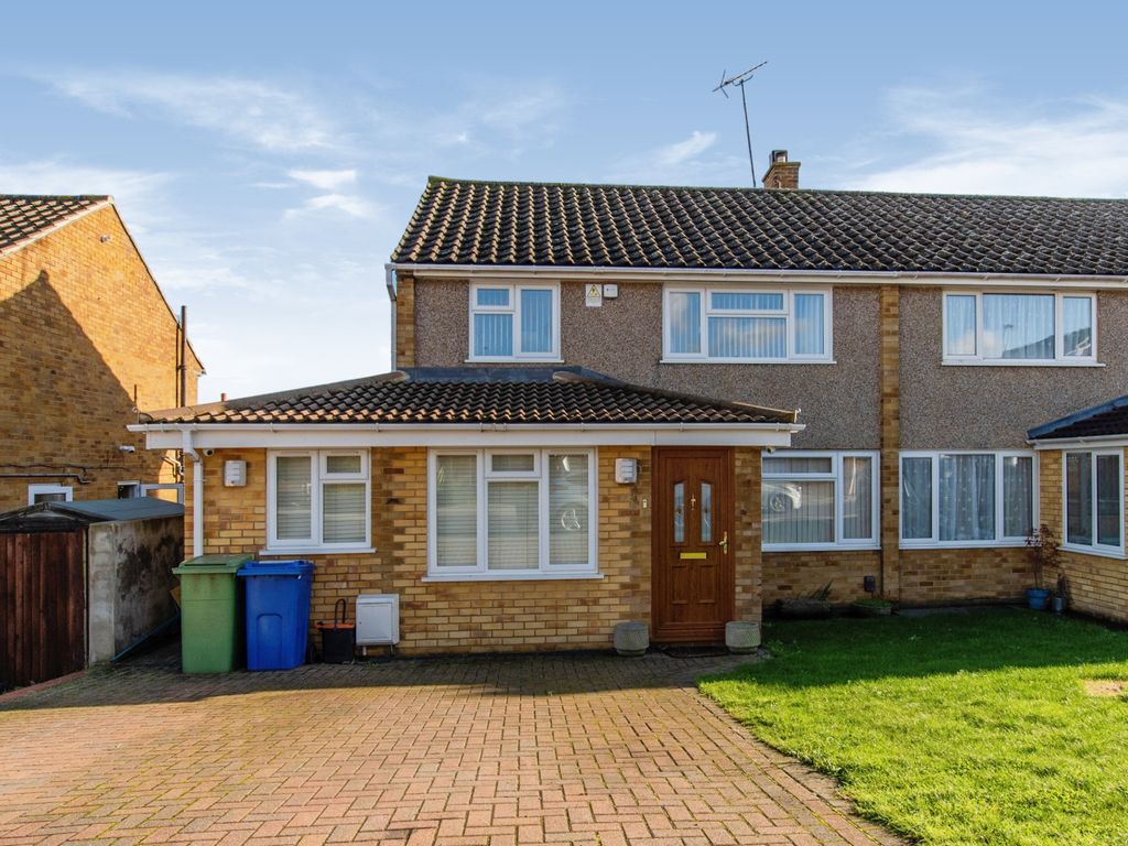 4 bed semidetached house for sale in Adelaide Drive, Sittingbourne
