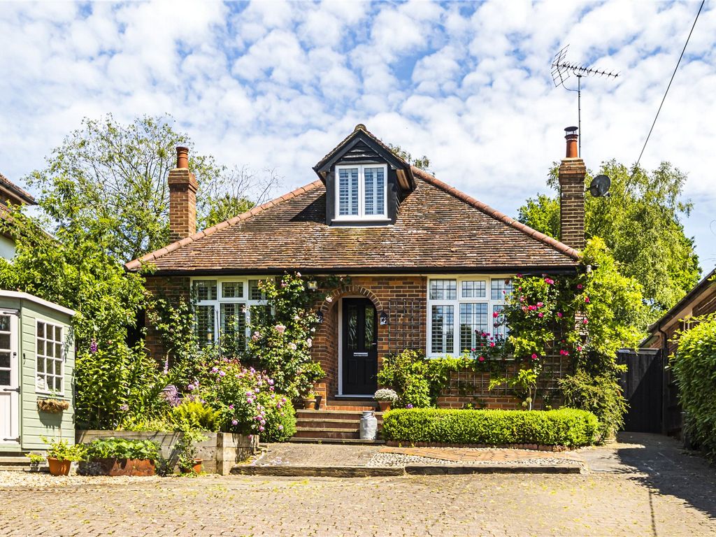 4 bed bungalow for sale in Dunstable Road, Studham, Dunstable, Central Bedfordshire LU6 Zoopla