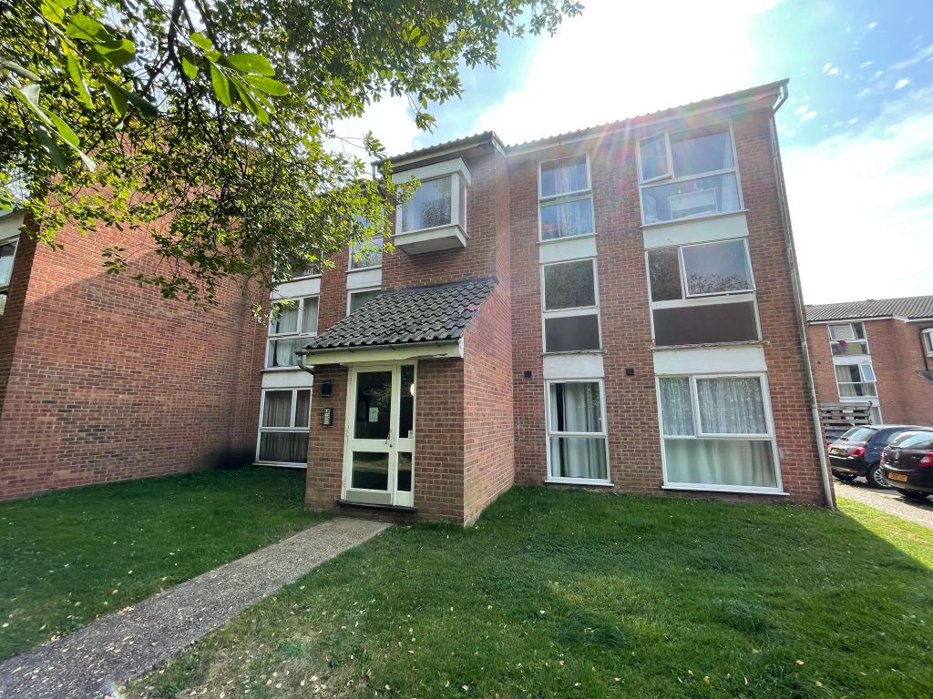 2 bed flat for sale in Trotwood, Chigwell IG7 Zoopla