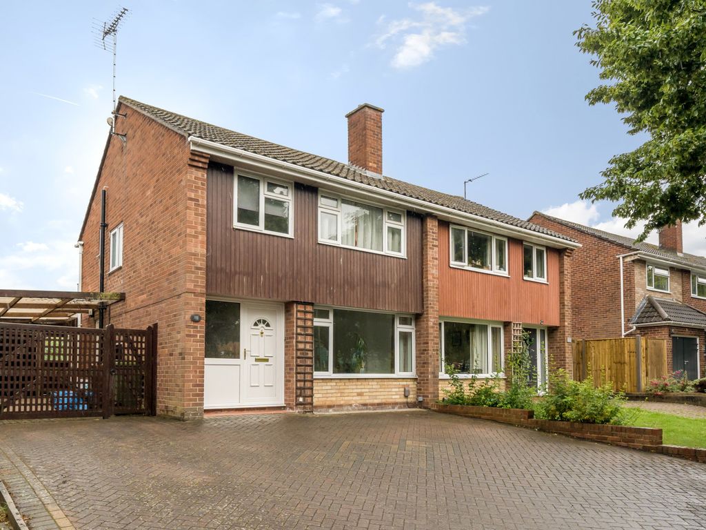 3 bed semidetached house for sale in Robert Burns Avenue, Cheltenham