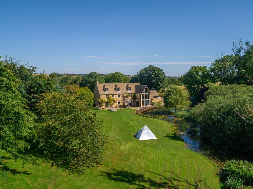 7 bed detached house for sale in Hook Norton Road, Chipping Norton