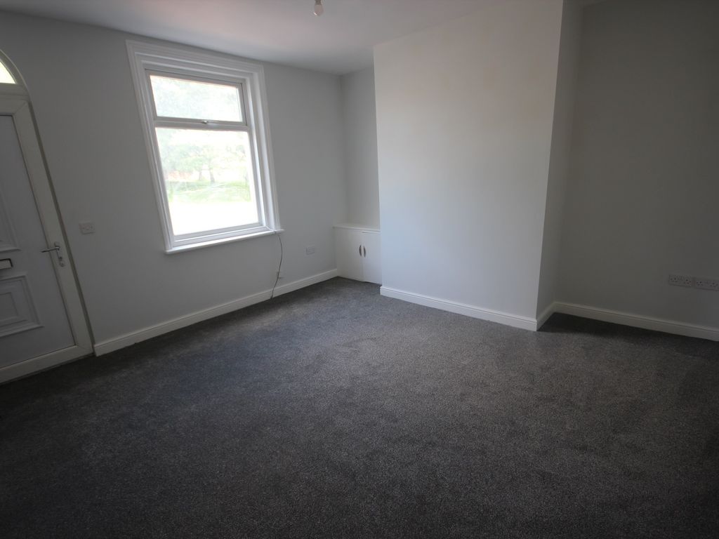 2 bed terraced house to rent in Halifax Road, Rochdale OL16, £550 pcm