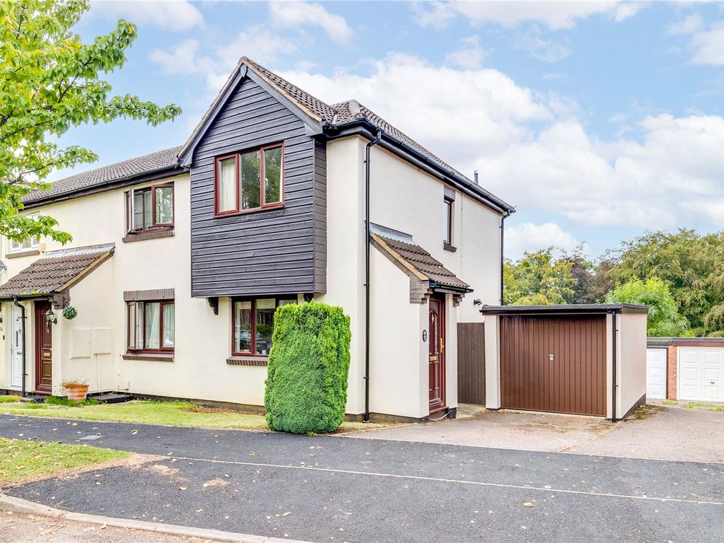 2 bed end terrace house for sale in Harwood Close, Welwyn Garden City