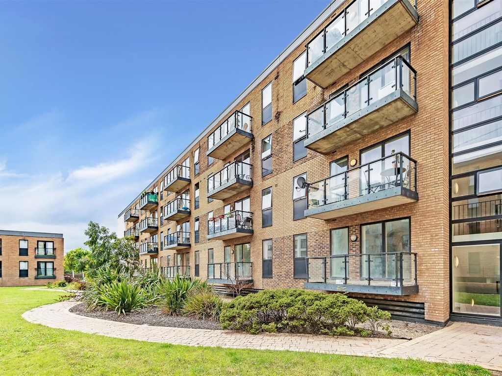 2 bed flat for sale in Cork House, Durnsford Road, Wimbledon SW19, £