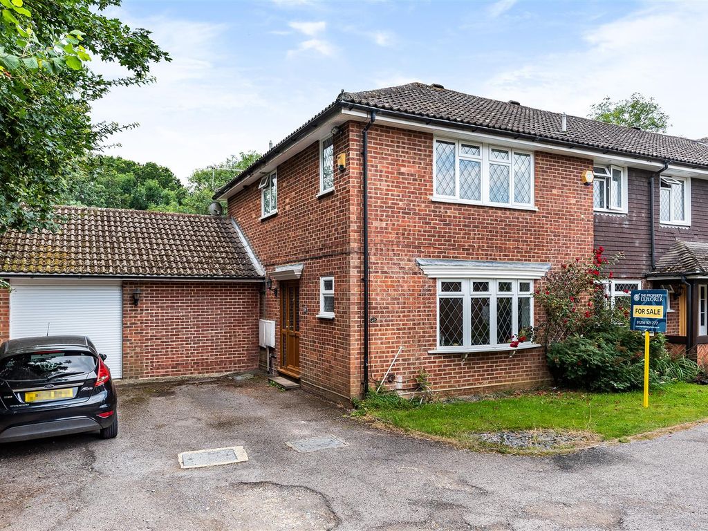 3 bed end terrace house for sale in Tollway, Chineham, Basingstoke RG24