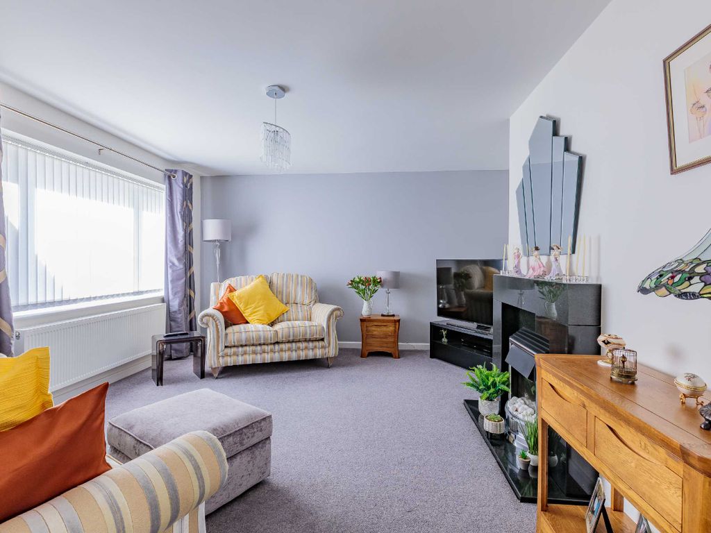 2 bed semidetached bungalow for sale in Sandhurst Close, Stoke Lodge