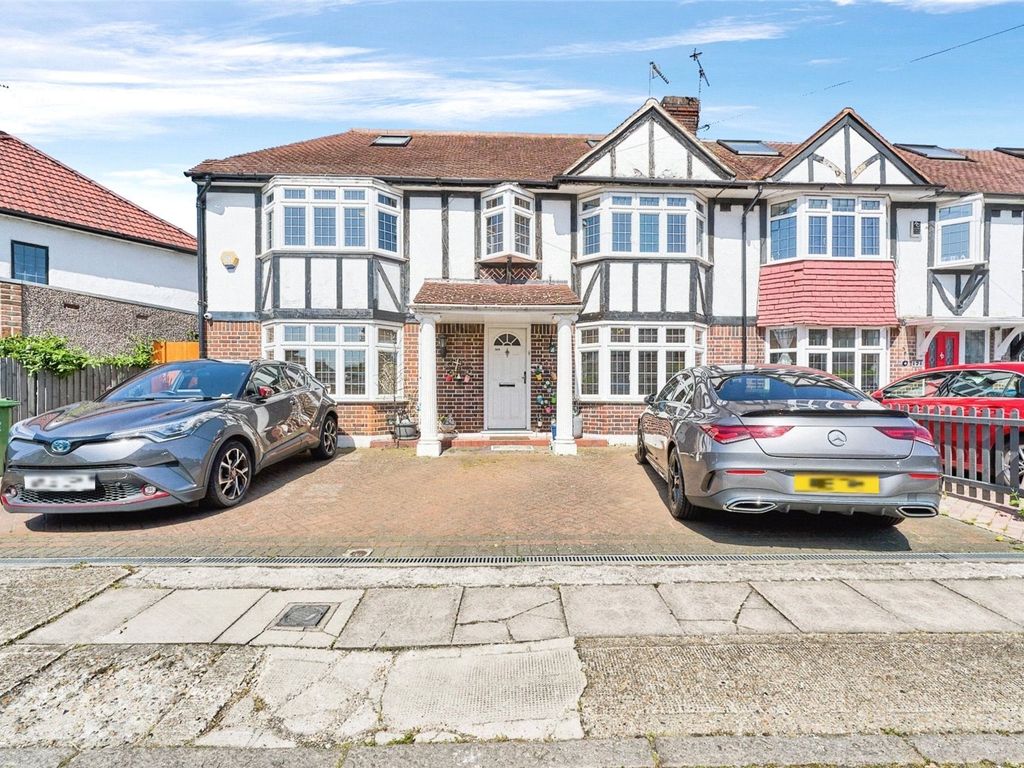 5 bed end terrace house for sale in Barnfield Avenue, Kingston Upon
