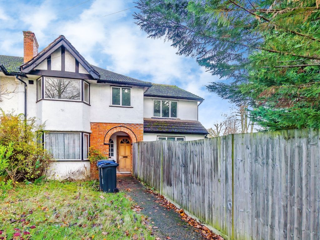 4 bed for sale in Farley Road, South Croydon CR2, £330,000