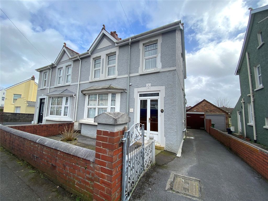 3 bed semidetached house for sale in Penbryn Avenue, Carmarthen