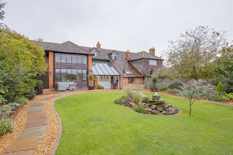 4 bed barn conversion for sale in Swallows Rest, Gloucester Road