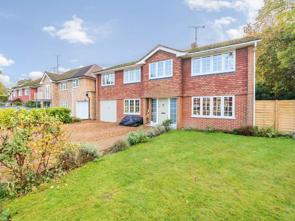 4 bed detached house for sale in Kiln Ride, Finchampstead, Wokingham