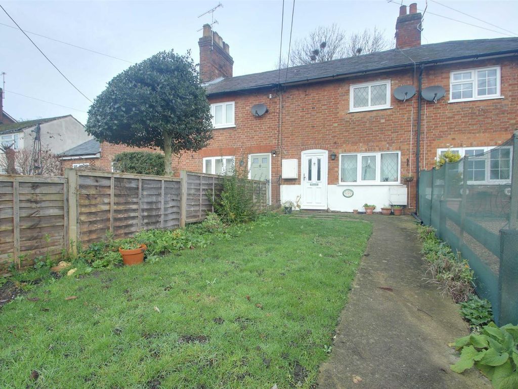 2 bed terraced house for sale in Aylesbury Road, Bierton