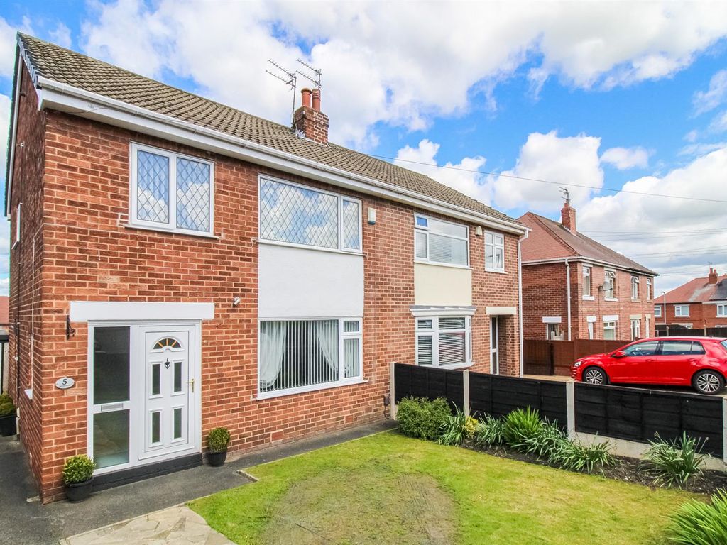 3 bed semidetached house for sale in Street, Outwood, Wakefield