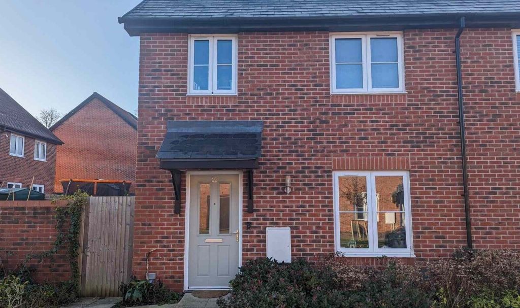 3 bed semidetached house for sale in Colden Common, Winchester SO21, £