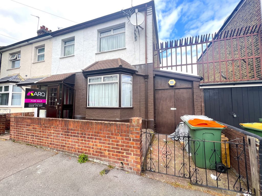 3 bed semidetached house for sale in Kempton Road, East Ham E6, £