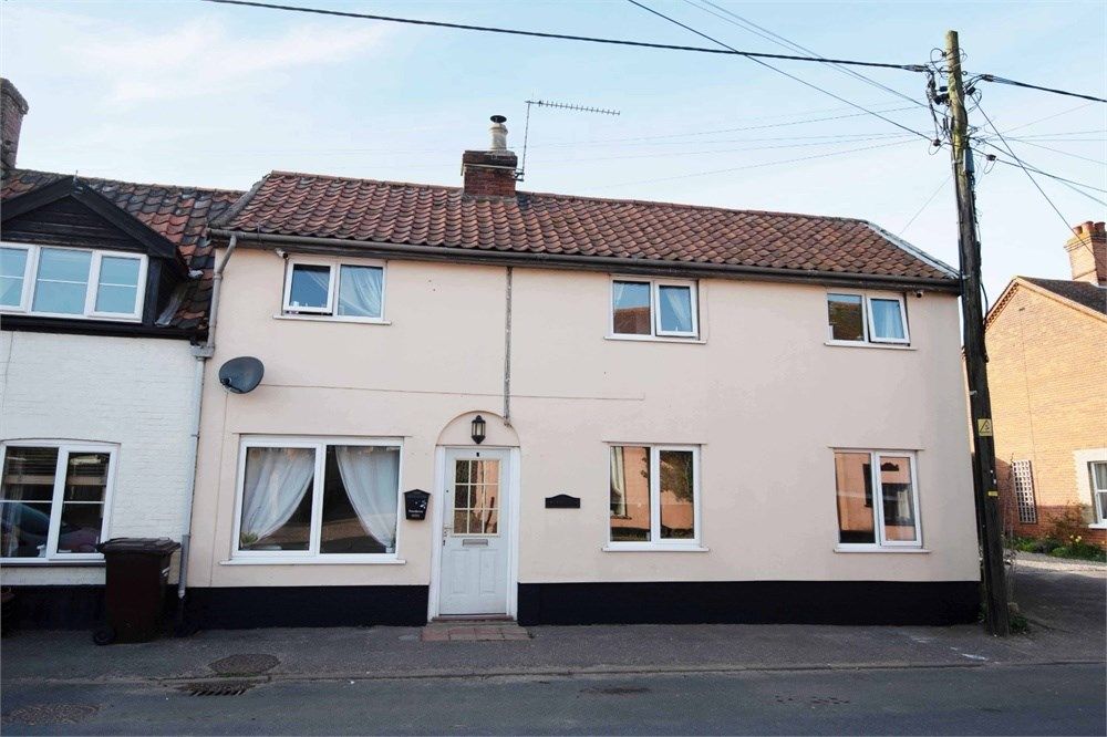 3 bed semidetached house for sale in High Street, Hopton, Diss IP22