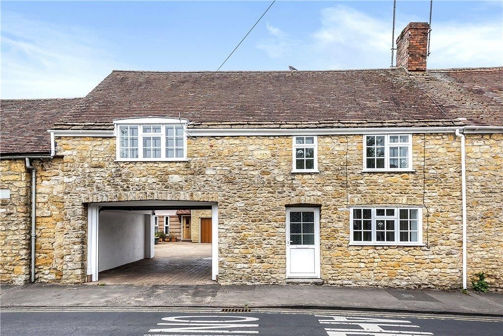 3 bed terraced house to rent in Lower Acreman Street, Sherborne DT9