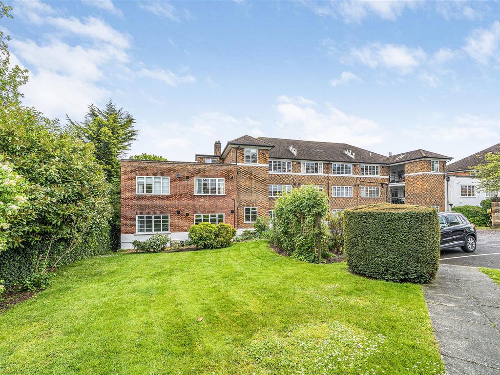 3 bed flat for sale in St Aubyns Court, Raymond Road, Wimbledon SW19