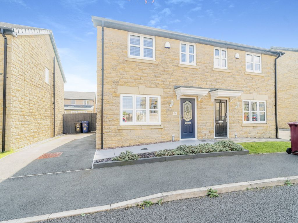 3 bed semidetached house for sale in Maden Fold Close, Burnley