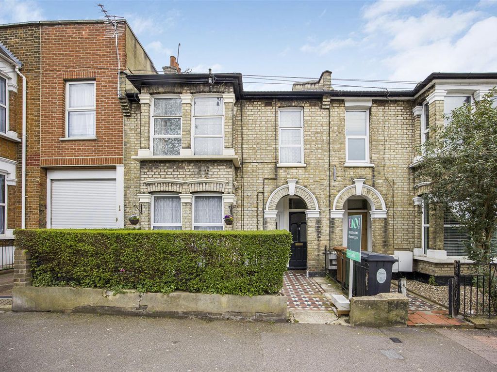 2 bed flat for sale in Francis Road, London E10, £425,000 Zoopla