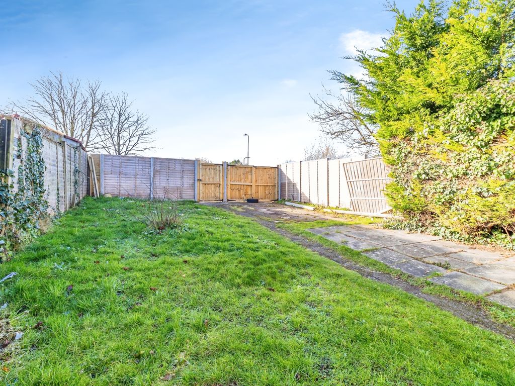 3 bed bungalow for sale in Jonathans, Coffee Hall, Milton Keynes