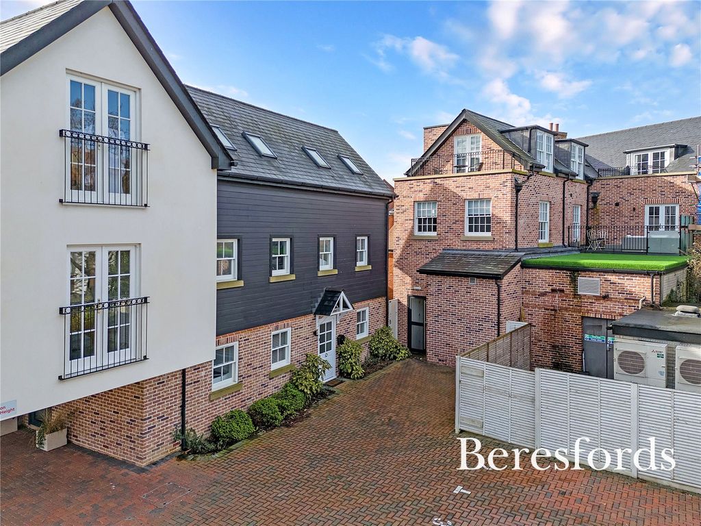 1 bed flat for sale in Chapel Street, Billericay CM12, £280,000 Zoopla