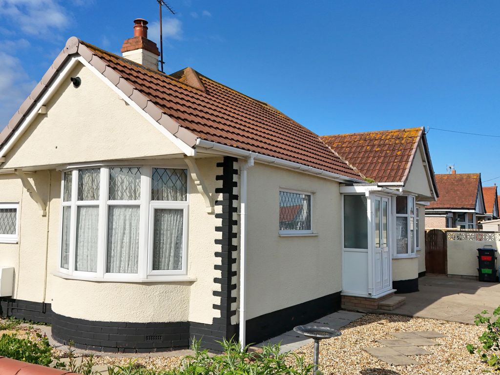 3 bed bungalow for sale in Ridgeway Avenue, Rhyl LL18, £230,000 Zoopla