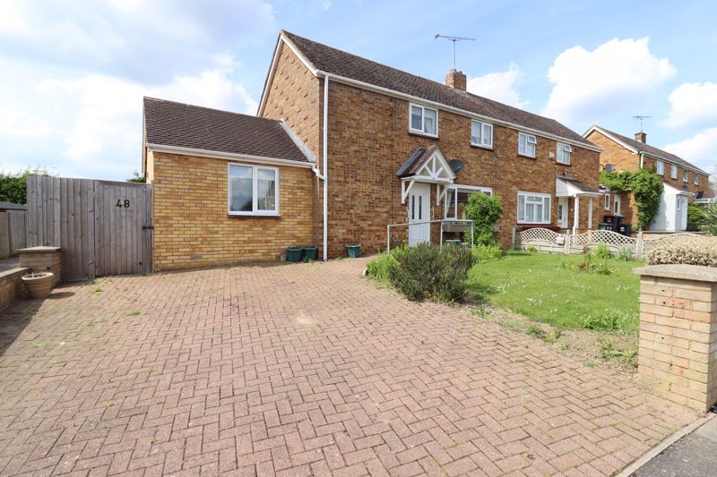 3 bed semidetached house for sale in Warwick Road, Bletchley, Milton