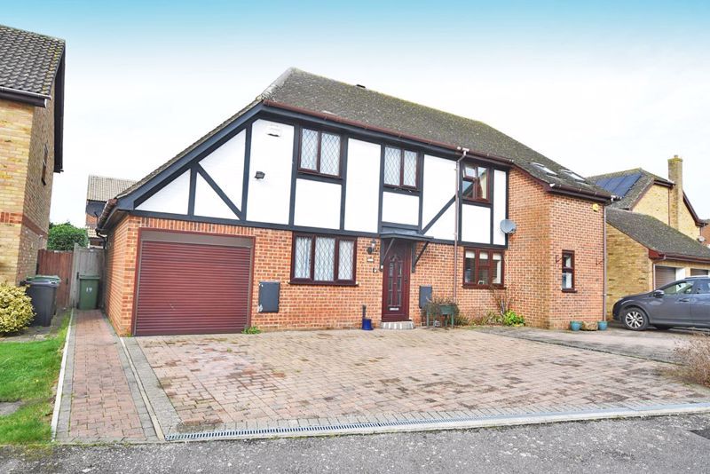 3 bed semidetached house for sale in Restharrow Road, Weavering