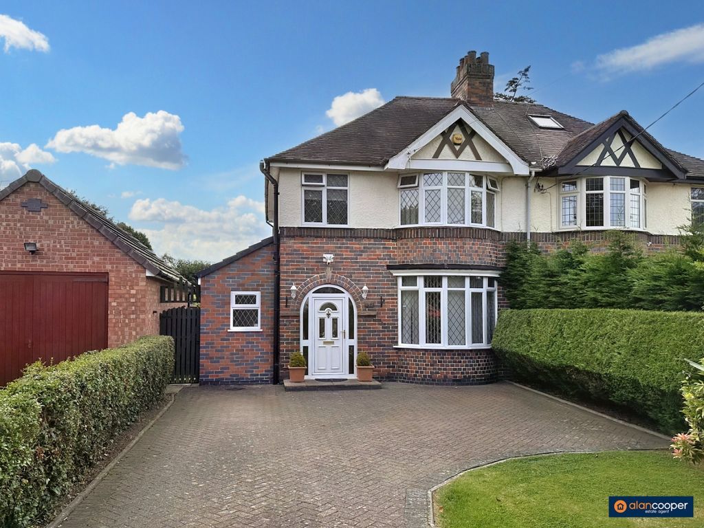 3 bed semidetached house for sale in Nuneaton Road, Bulkington CV12, £