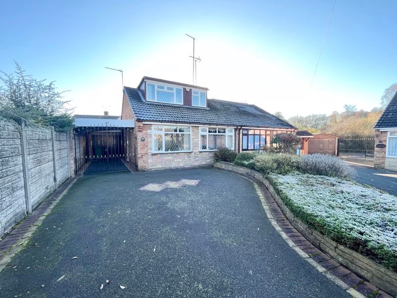 3 bed semidetached bungalow for sale in Lynbrook Close, Netherton